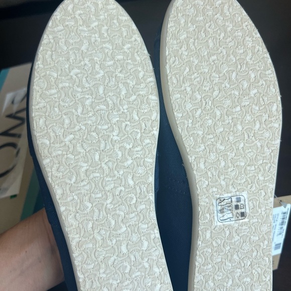 Toms shoes size 6, 6.5 nib - Picture 6 of 6